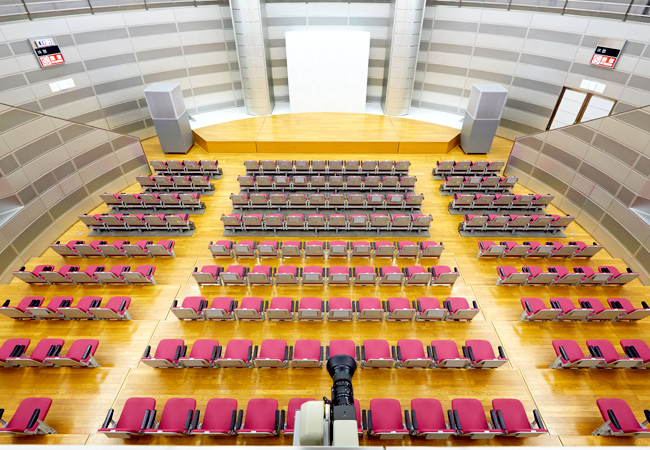 東京都内の会場にて授賞式の撮影